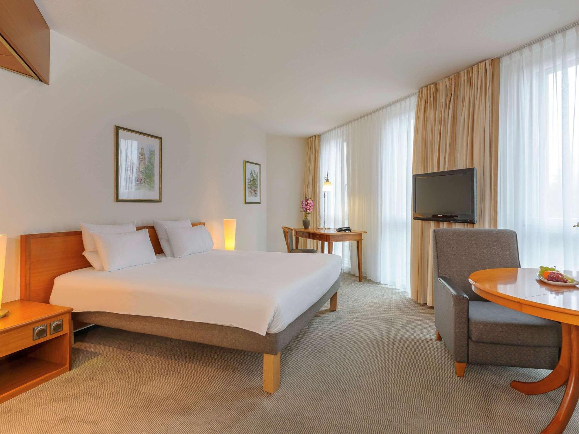 Novotel Freiburg Am Konzerthaus Esterno foto