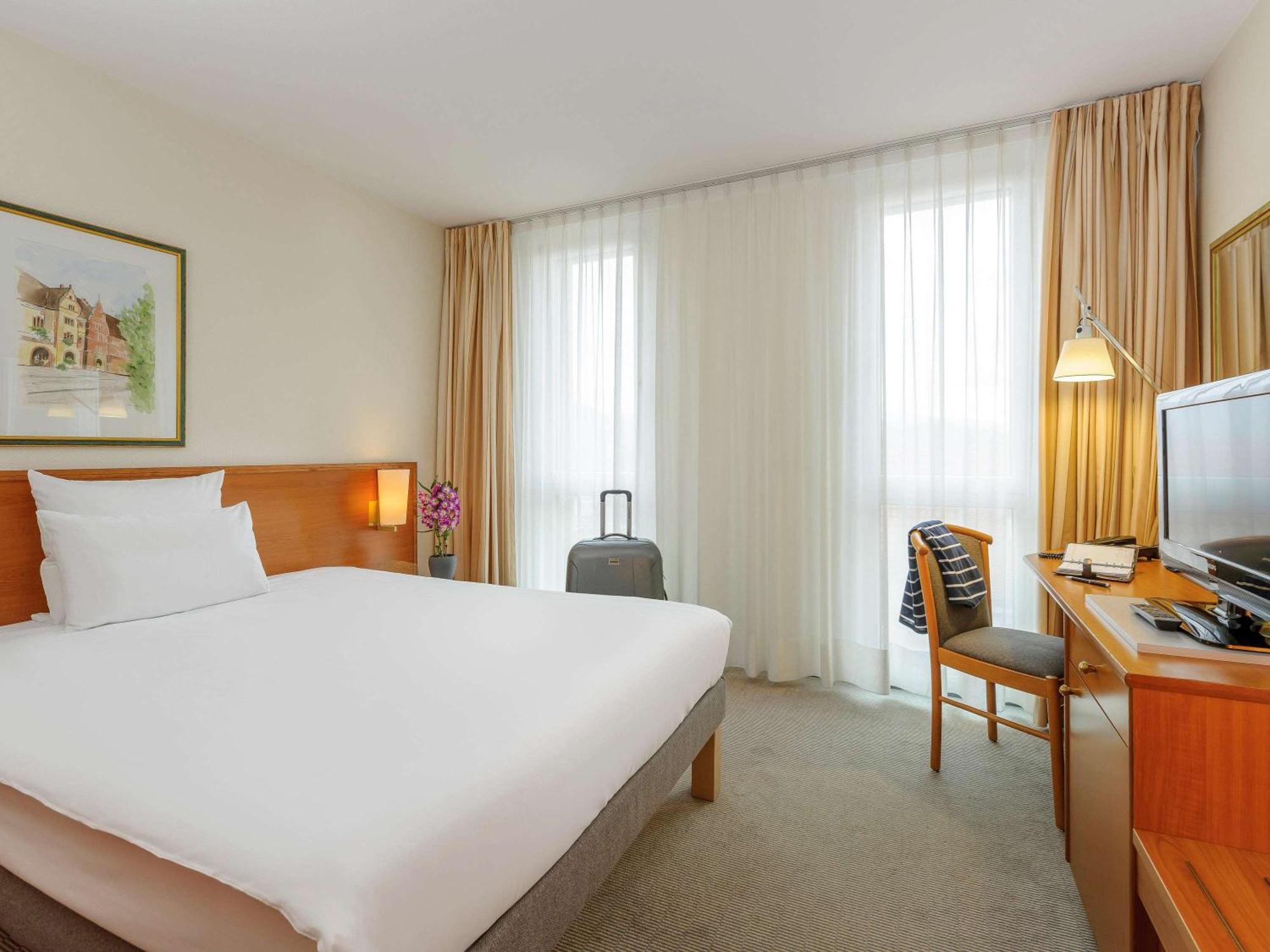 Novotel Freiburg Am Konzerthaus Esterno foto