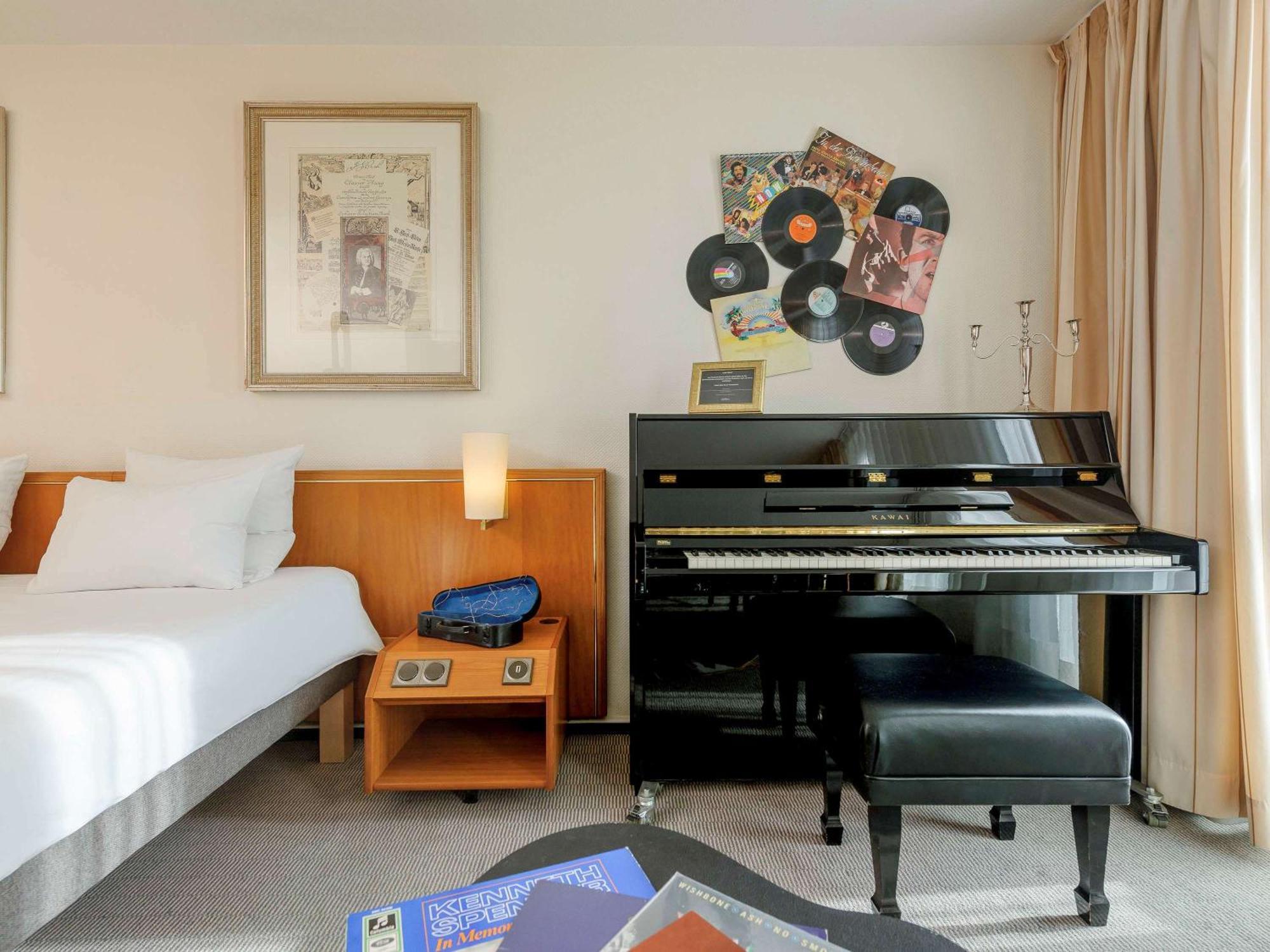 Novotel Freiburg Am Konzerthaus Esterno foto