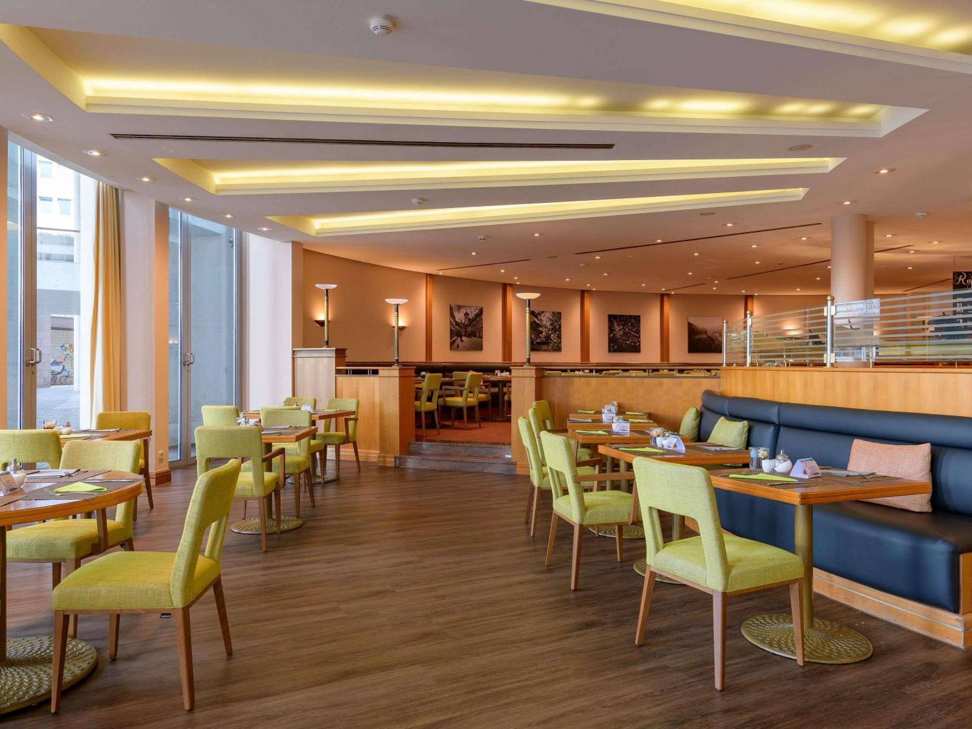 Novotel Freiburg Am Konzerthaus Esterno foto