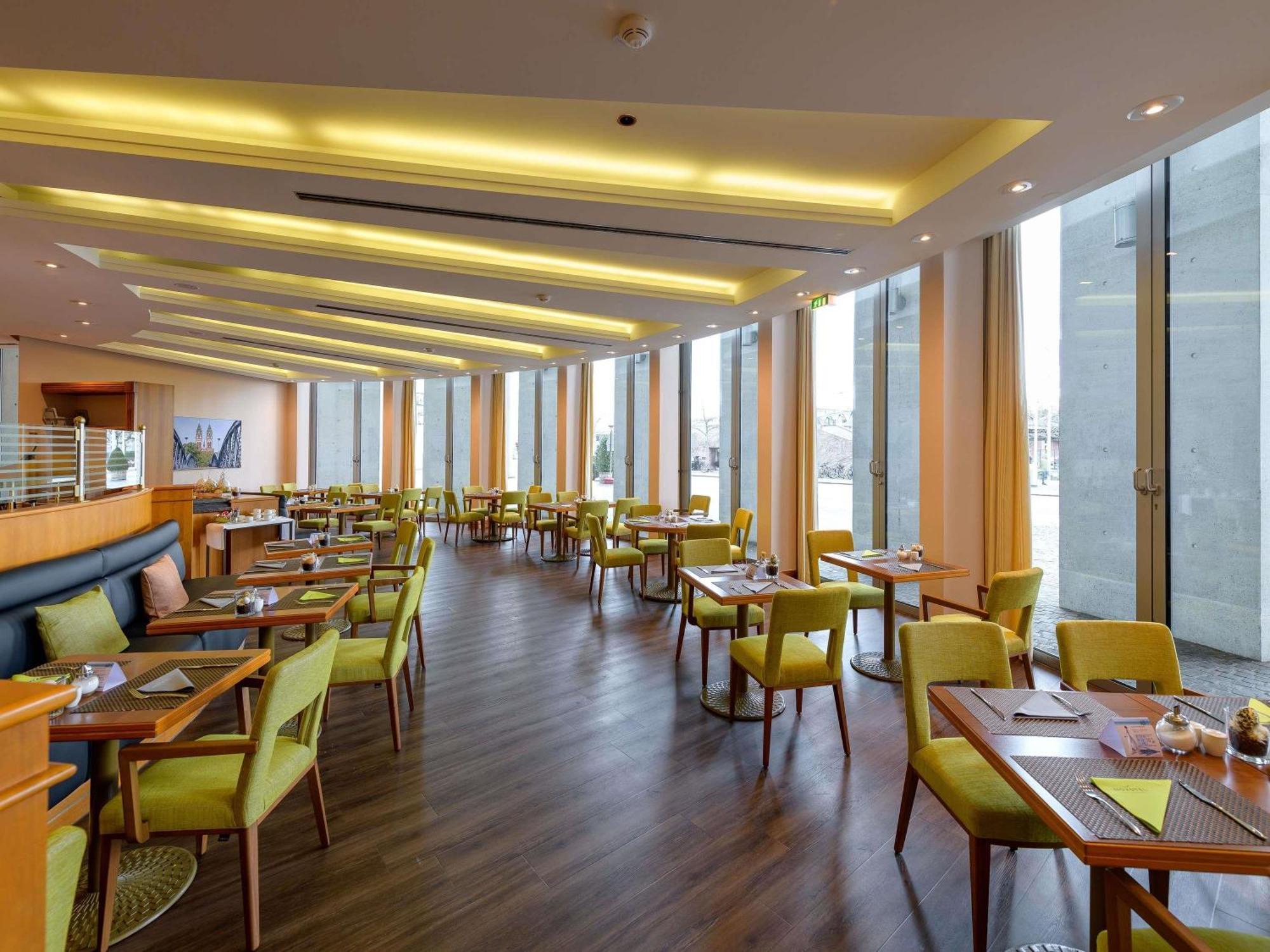 Novotel Freiburg Am Konzerthaus Esterno foto