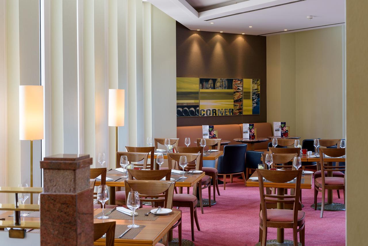 Novotel Freiburg Am Konzerthaus Esterno foto